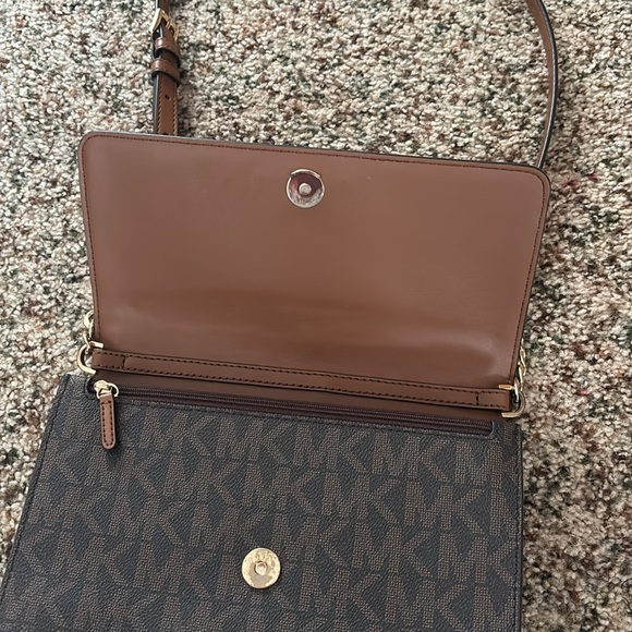 Michael kors crossbody purse - Picture 3 of 7